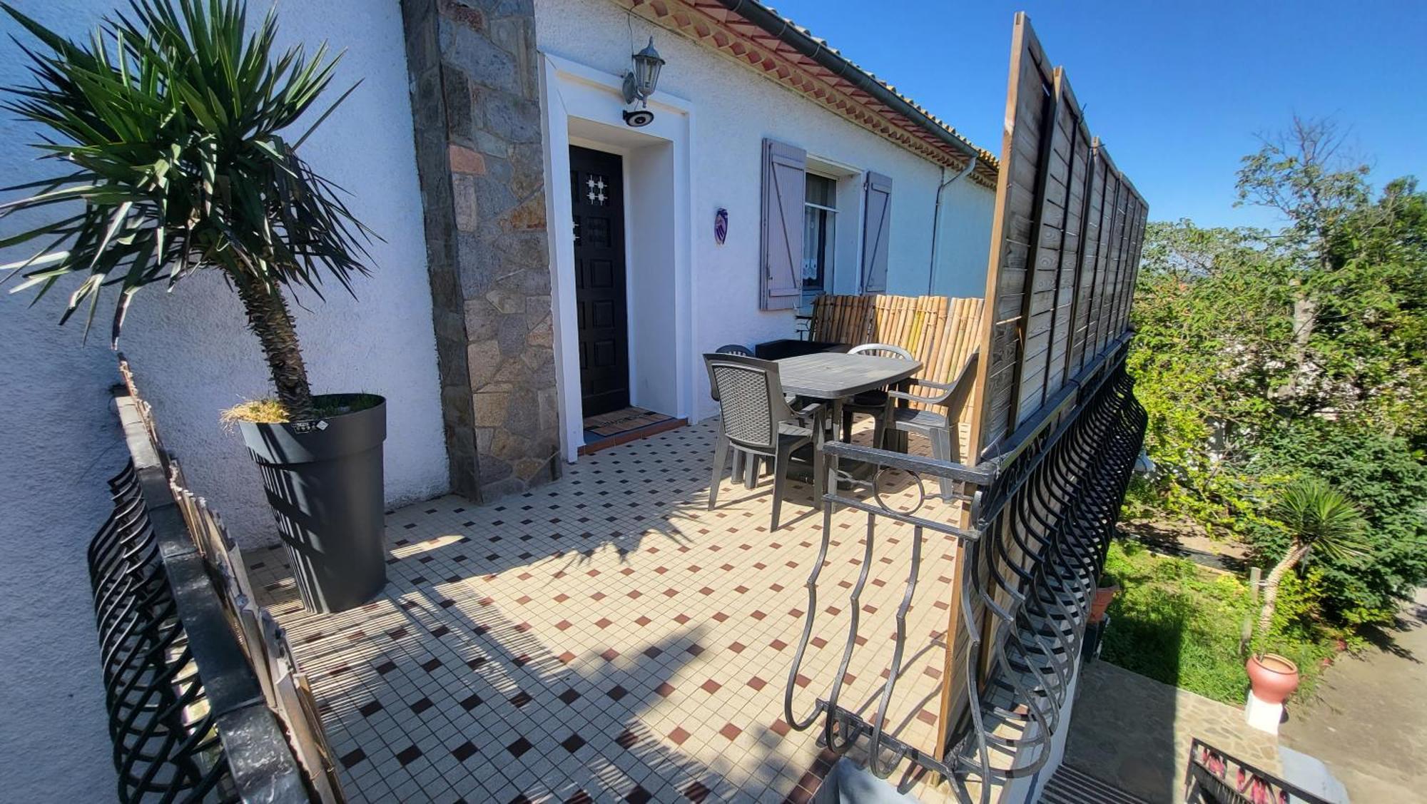 Bel Appartement Vinassan Exterior photo