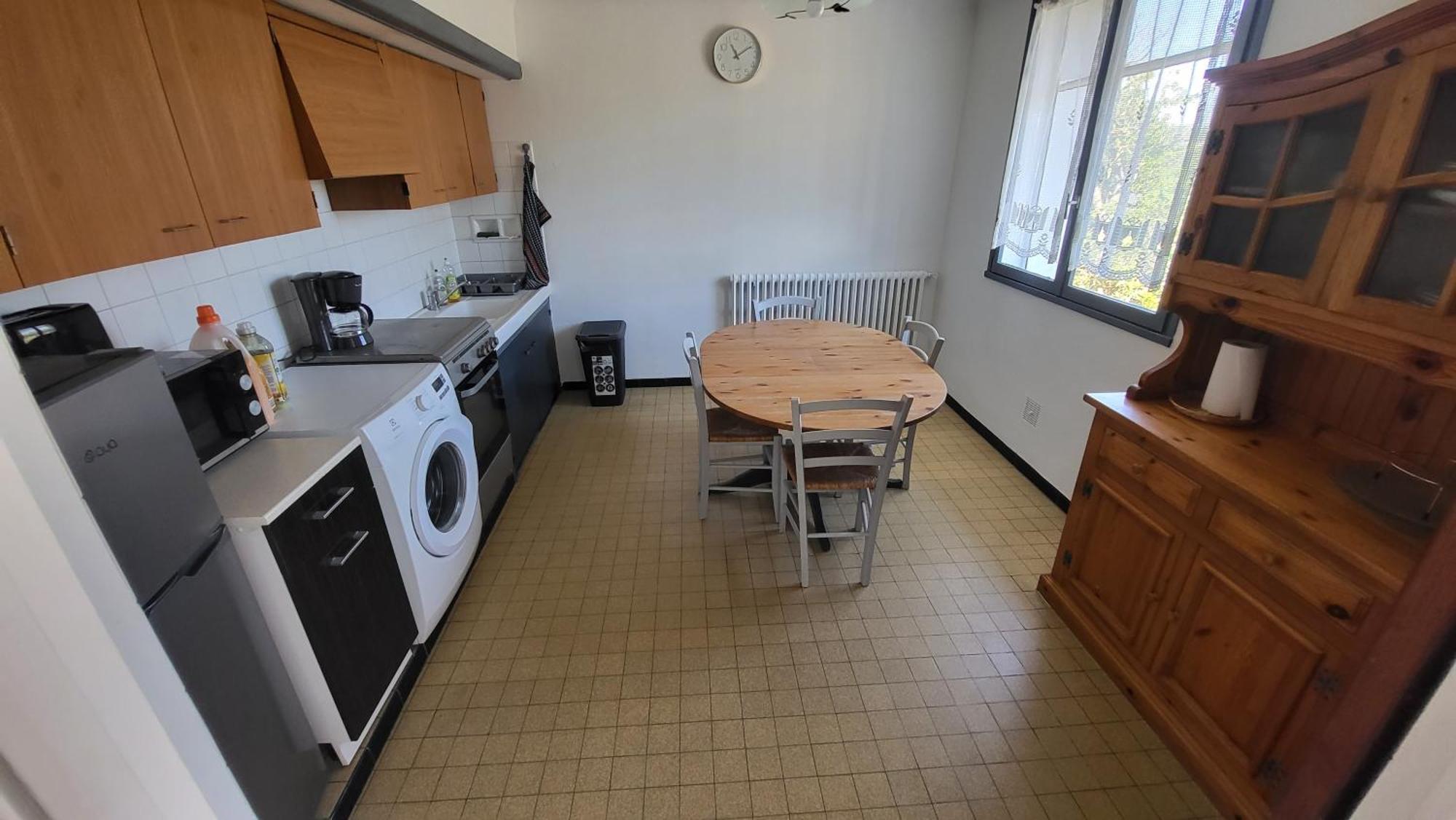 Bel Appartement Vinassan Exterior photo